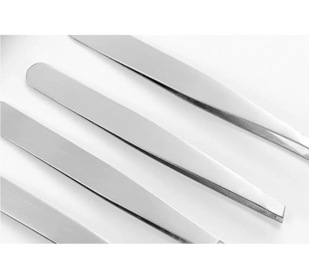 These eyebrow tweezers have a good grip to avoid slipping while plucking, they can be made of both carbon steel and stainless steel; the stainless steel ones are a good choice for durability and are more expensive.